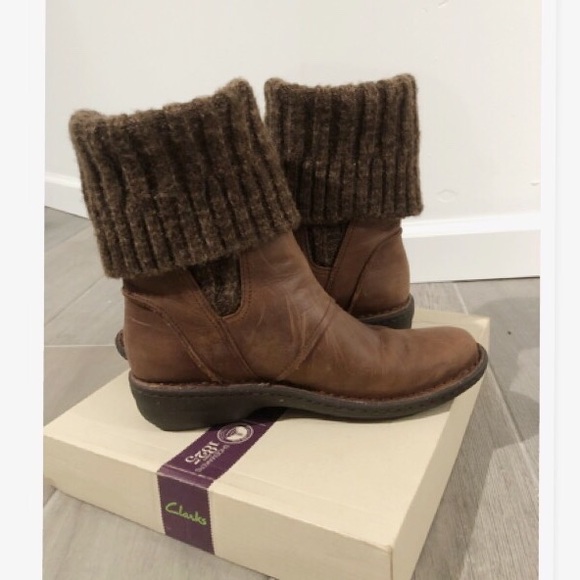 LIKE NEW! CLARKS ARTISAN AVINGTON ANKLE BOOTS SZ 9 - Picture 4 of 8